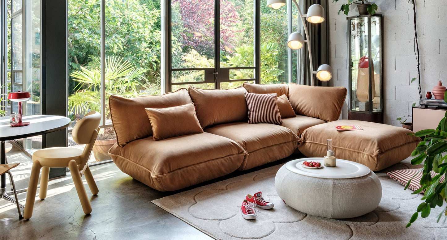 FATBOY Sumo Sofa Velvet - braunes Ecksofa im Wohnzimmer mit Samtbezug