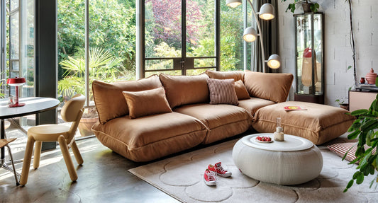 FATBOY Sumo Sofa Velvet - braunes Ecksofa im Wohnzimmer mit Samtbezug