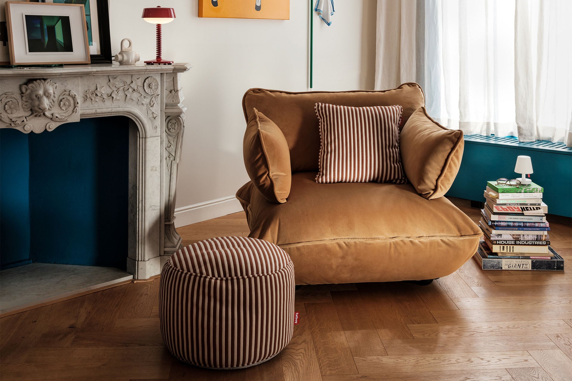 FATBOY Sumo Love Seat Velvet - brauner Sessel in Wohnzimmer