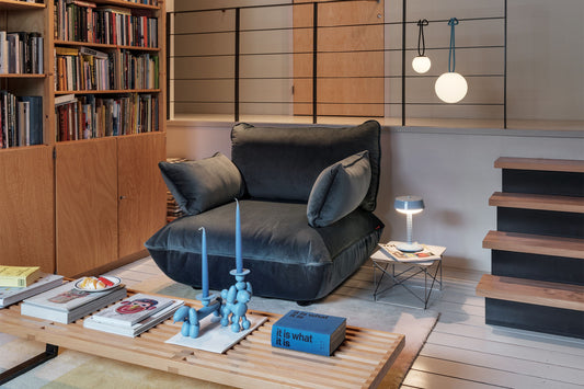 FATBOY Sumo Love Seat Velvet - Sessel in Wohnzimmer in blauem Samtbezug