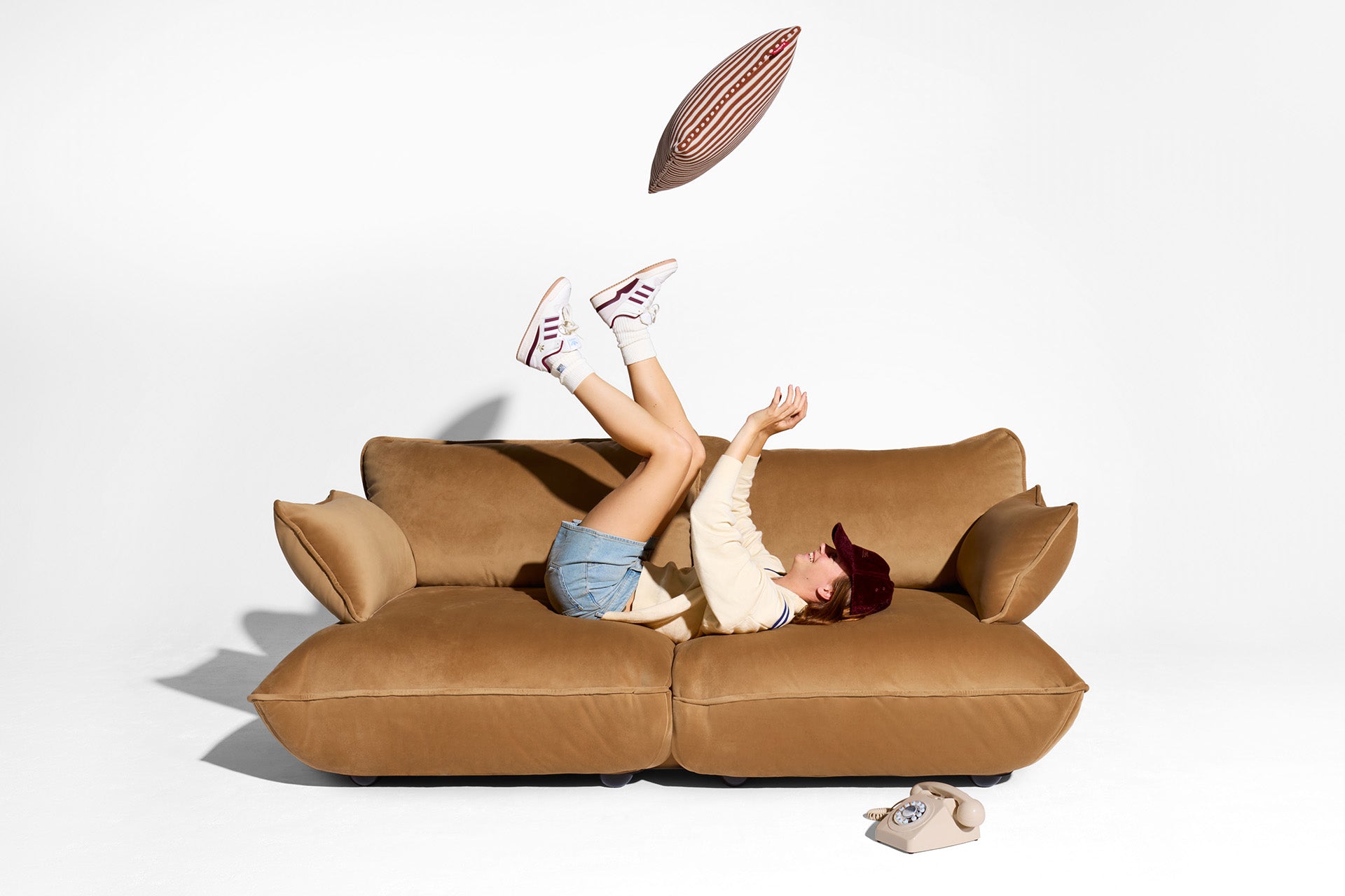 FATBOY Sumo Sofa Medium Velvet - braune Couch mit Samtbezug